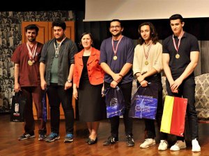 Akademisyenler Ve Üniversite Öğrencileri Tiyatroda Buluştu