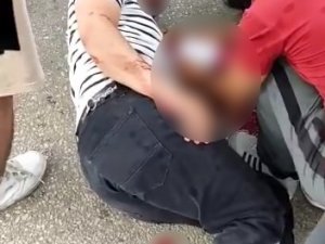 Bursa’da Otomobile Çarpan Motosiklet Sürücüsü Kanlar İçerisinde Kaldı