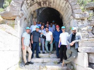 Büyükşehir Komisyon Üyeleri Aigai’de İncelemede Bulundu