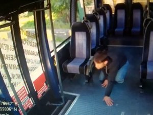 Minibüste Sürünerek Paraları Çaldı