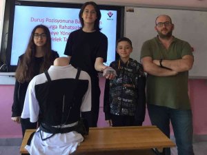 Lise Öğrencilerin Geliştirdikleri Yelek, Omurga Rahatsızlıklarında Erken Tanı Koyulabilecek