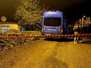 Amcasını Ve Kuzenlerini, Kardeşinin Vurduğunu Öne Sürdü
