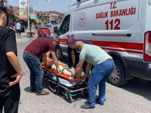 Sakarya’da Otomobil İle Motosiklet Çarpıştı: 2 Yaralı