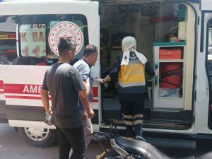 Yayaya Çarpmamak İçin Motosikleti Devirdi: 1 Yaralı