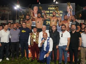 4. Finike Altın Portakal Yağlı Güreşlerinin Başpehlivanı Yusuf Can Zeybek Oldu