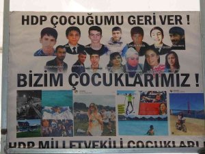 Evlat Nöbetindeki Anneden Hdp’lilere Çağrı: “Orayı Tercih Ediyorlarsa Kendi Çocuklarını Göndersinler”