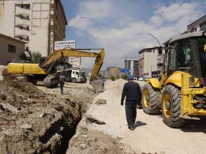 Yüksekova’da Kaldırım Yapım Çalışması