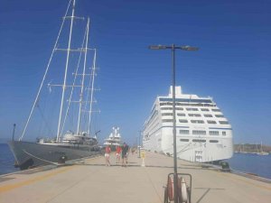 2 Gemiyle 464 Yolcu Geldi