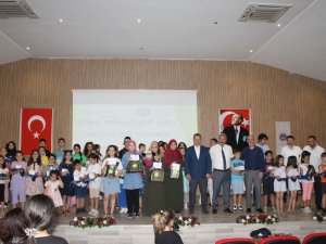 ’Aydınlık Yarınlara’ Kitap Okuma Yarışmasında Dereceye Girenler Ödüllendirildi