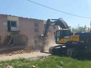 Bünyan’da Metruk Yapılar Yıkılıyor