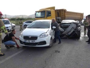Kırıkkale’de İki Otomobil Çarpıştı: 5 Yaralı
