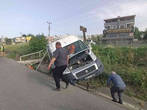 İ̇şçi Servisi Devrildi: 6 Yaralı