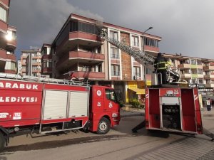 Apartman Yangını Büyümeden Söndürüldü