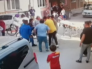 Motosikletli Genç Kız Araca Yandan Çarptı: 1 Yaralı