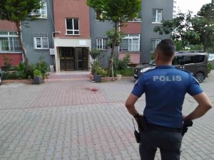 11’inci Kattaki Yangın Merdiveninden Atlayan Kız Çocuğu Öldü