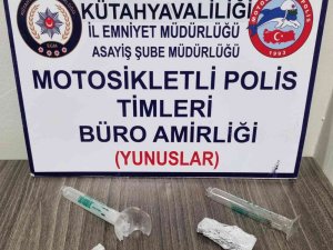 Kütahya’da Bir Araçta Ve İki Kişinin Üzerinde Uyuşturucu Ele Geçirildi