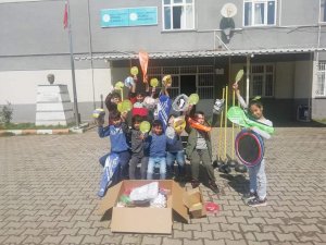 İ̇lkokul Öğrencilerine Spor Malzemeleri Verildi