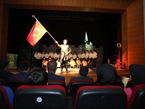 Öğrenciler İ̇stanbul’un Fethini Kutladı