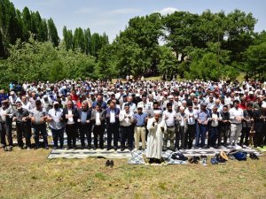 Vali Kızılkaya Vatandaşlarla Birlikte Ellerini Semaya Açtı