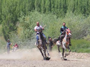 Bayburt Ve Erzurum Maharetlerini Cirit Maçında Konuşturdu