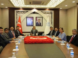 Vali Akbıyık: “Hakkari Tarihinin En Büyük Yatırımlarını Alıyor”