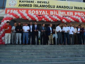 Develi Ahmed İ̇slamoğlu Anadolu İ̇mam Hatip Lisesinde Bilim Fuarı Açıldı