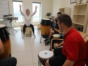 Kartal Belediyesi Sanat Akademisi’nde Down Sendromlu Çocuklara Ritim Eğitimi