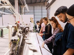 Üniversite Öğrencileri Halı Üretim Tesisini Gezdi