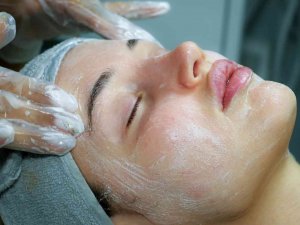 Yaz Mevsiminde Cilt Bakımı Yaparken Dikkat Edilmesi Gerekenler