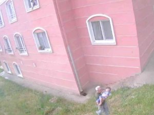 Bursa’da 5’inci Kattan Düşen Çocuk Hayata Tutundu
