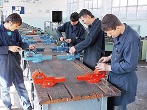 Salihli’de Mesleki Eğitime Bin 58 Öğrenci Kayıt Yaptırdı