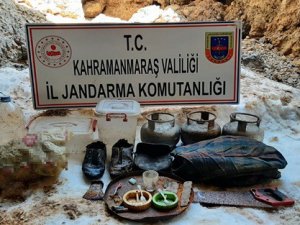 Teröristlerin Kullandığı Mağarada Yaşam Malzemesi Ele Geçirildi