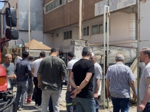 Pendik’te İş Yerinin Elektrik Panosunda Çıkan Yangın Paniğe Neden Oldu