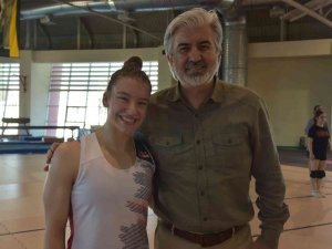Ak Parti’li Hızlı Ve Yönetiminden Dünya Şampiyonuna Ziyaret