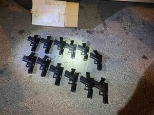 Yolcu Otobüsünde 12 Ruhsatsız Tabanca Ele Geçirildi