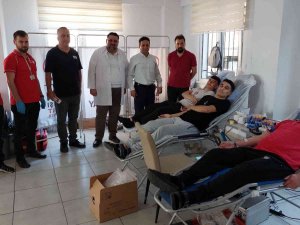 Öğrencilerden Kızılay’a Kan