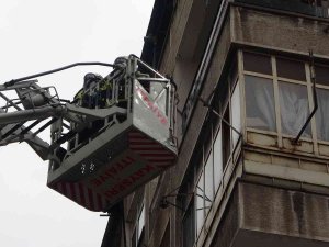 Balkondaki Mangal Keyfi Ekipleri Harekete Geçirdi