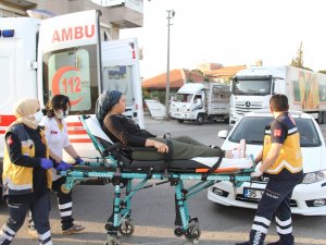Otomobille Çarpışan Elektrikli Bisiklet Sürücüsü Yaralandı
