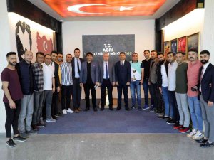 Ağrı Milli Eğitim Müdürü Hasan Kökrek, Bölge Birincisi Olan Halk Oyunu Ekibi İle Bir Araya Geldi