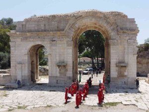 Anavarza Antik Kentinde Mehter Sesleri Yükseldi