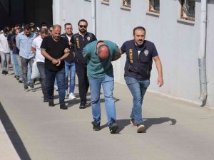 Köpek Dolandırıcısı Foto Montajlı Sahte Pasaport Yapmış