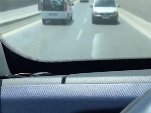 Esenyurt’ta Dönüşü Kaçıran Sürücü Metrelerce Geri Geri Gitti; O Anlar Kameraya Yansıdı