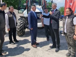 Gölyakalı Çiftçilere İş Makinası Hibe Edildi