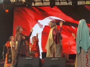 Eskişehir Anadolu Bacıları ‘Kahraman Türk Kadınları’ Temalı ’Defile Programı’nı Sahneledi