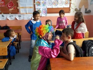 Dpü Eğitim Fakültesi Öğrencileri, Köy Okulunun Çocuk Şenliğinde