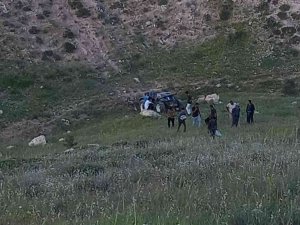 Traktör Devrildi, Sürücüsü Kazayı Yara Almadan Atlattı