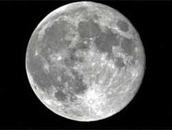 Dünyanın uydusu Ay'da tarihi keşif