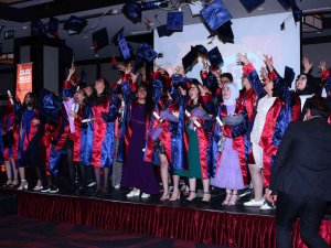 Tüm Senenin Yorgunluğu Mezuniyetle Atıldı