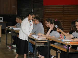 Remzi Molvalıoğlu Ortaokulu Tiyatro Ekibi Sahne Aldı