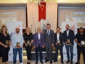 Spor Şenlikleri’nde Görev Alanlara Teşekkür Plaketi